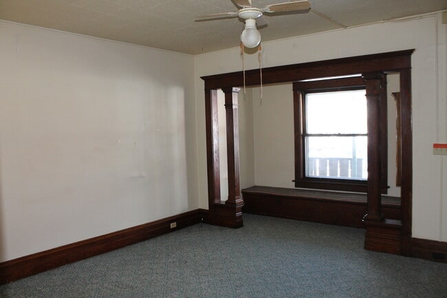 Building Photo - 453 W 8th St