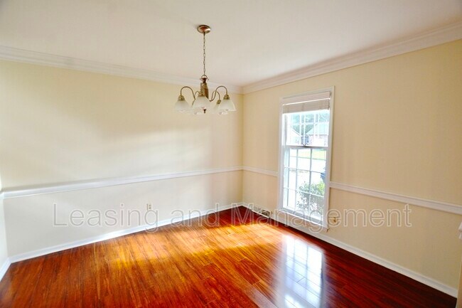 Building Photo - 8152 Greenridge Rd