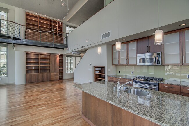 Foto del edificio - Great 2bd/2ba modern town home located in the center of South Lake Union W/S/G and ( 2) parking s...