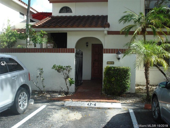 Foto del edificio - 347 Ives Dairy Rd