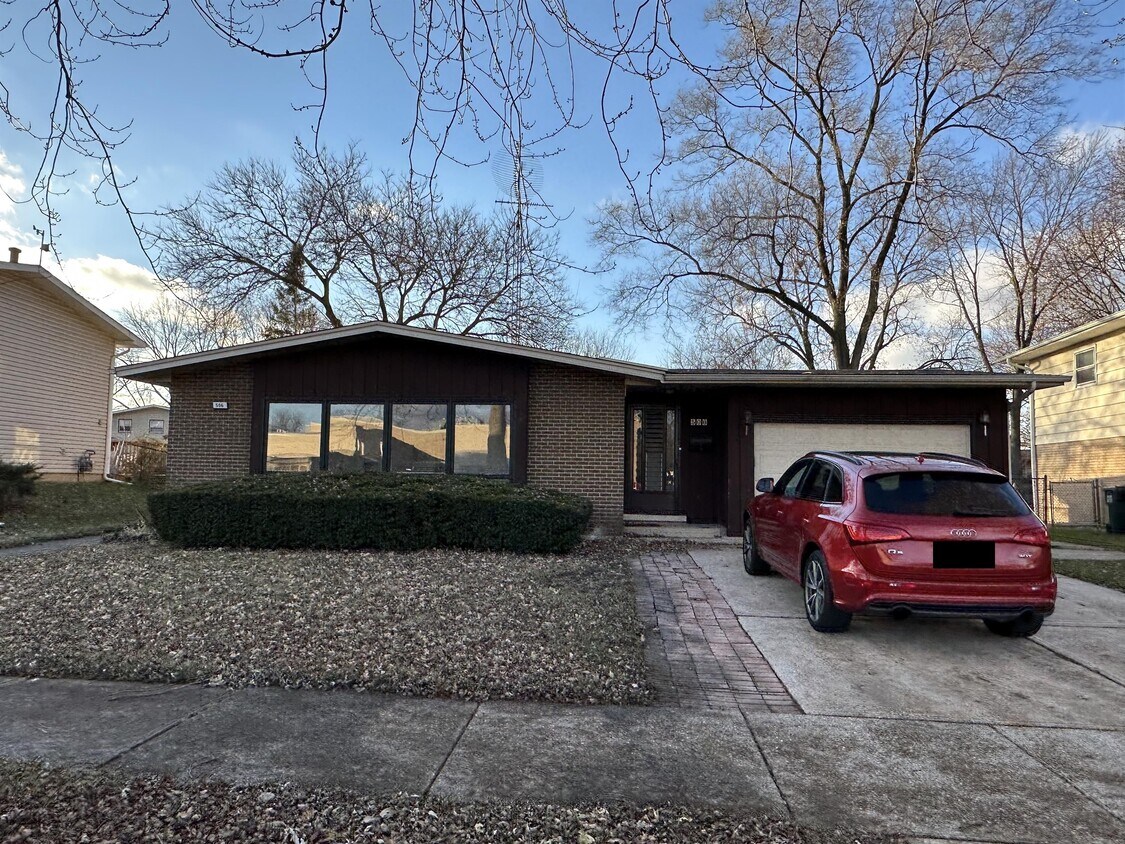 506 Longwood Dr, Glenwood, IL 60425 House for Rent in Glenwood, IL