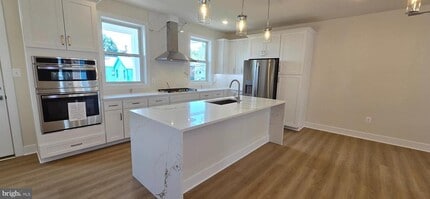 Building Photo - 422 Chapel Alley