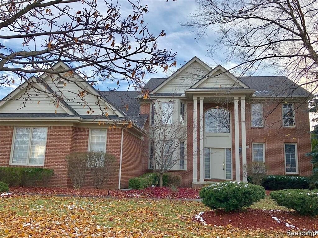 Primary Photo - 4883 Trailview Dr