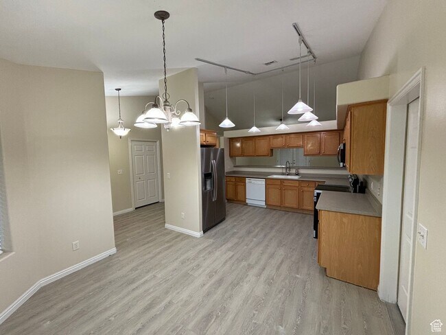 Foto del edificio - Beautiful Canyon Terrace Estates Home!
