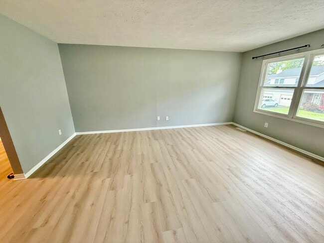 Building Photo - 1083 Cunningham Dr