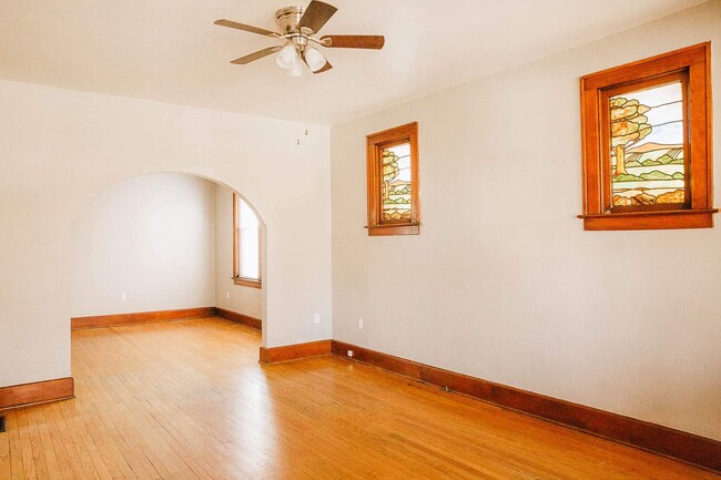 Large, Bright, and Oversized Living Room. - 2314 Grand Ave