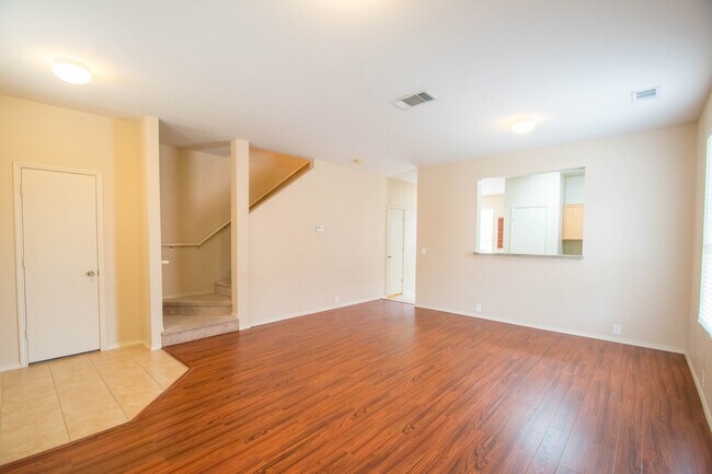 Building Photo - Beautifully crafted 3-2-2 home in Plano area!