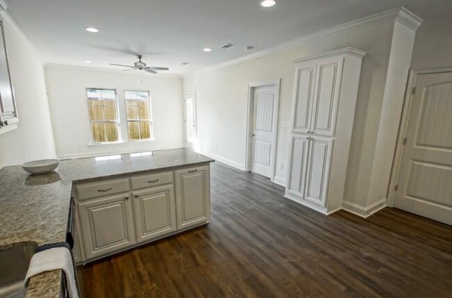 Foto del edificio - 9017 Lockhart Rd