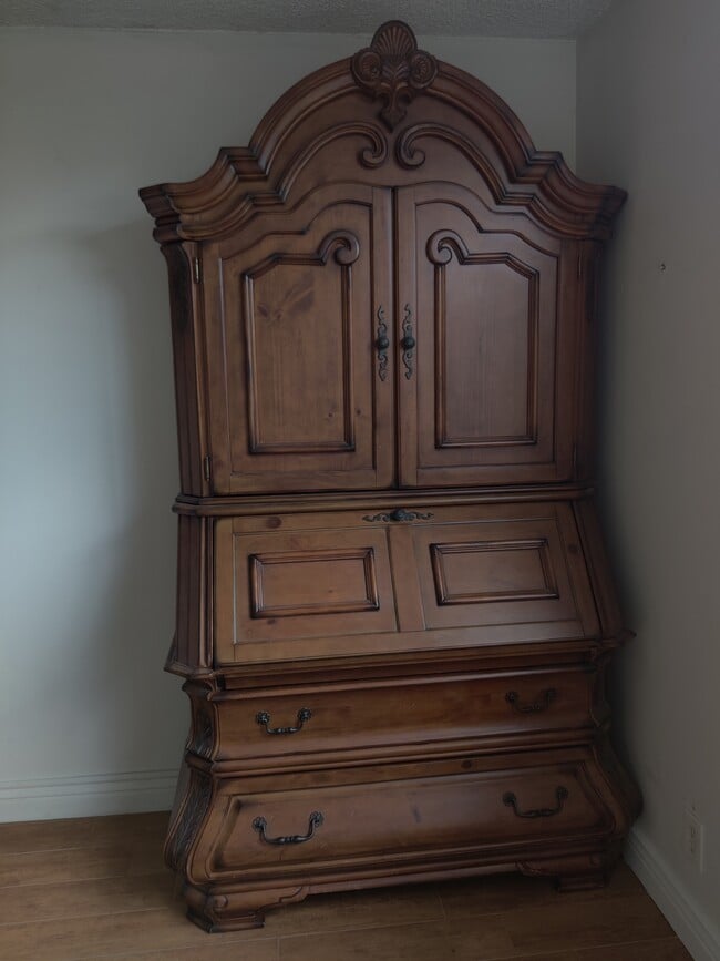 Building Photo - 2501 Riverside Dr