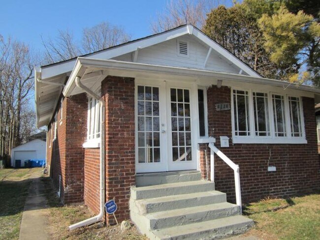 Building Photo - 2 bedroom in Indianapolis IN 46205