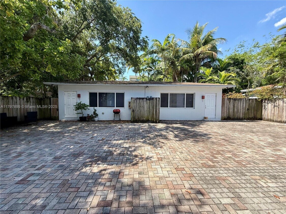 Foto principal - 572 NE 67th St