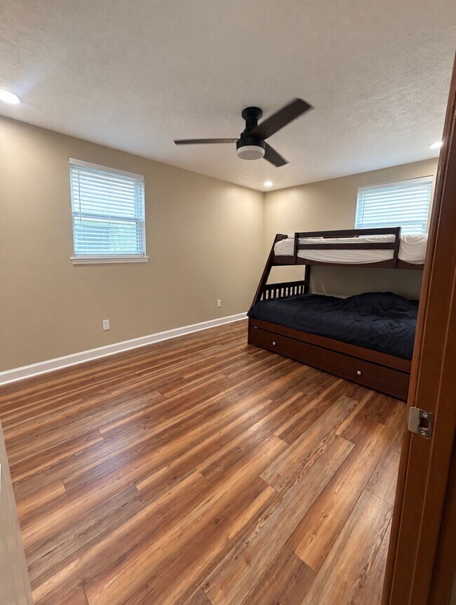 Foto del edificio - "Charming 3-Bed Home in Clarksville – Cozy Living with 1.5 Baths at 512 Appleton!"