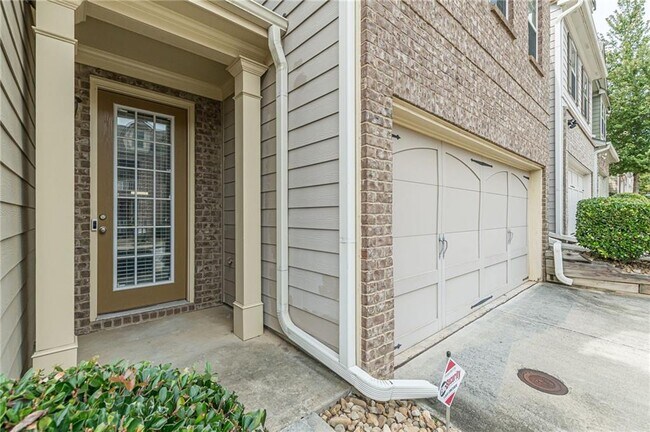 Foto del edificio - 5725 Radford Loop