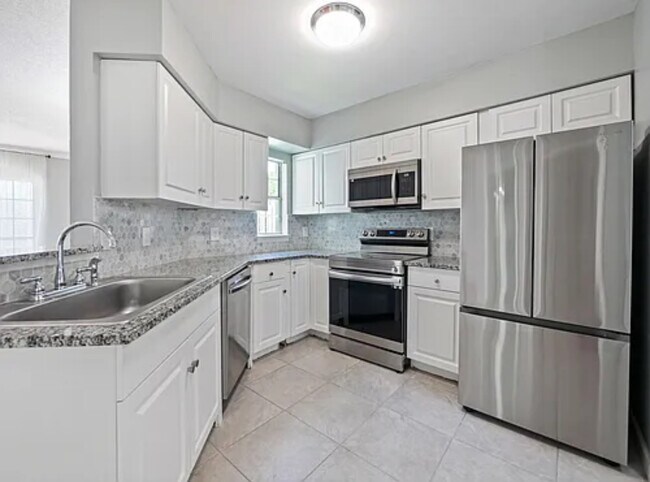 Building Photo - 750 Olympic Cir