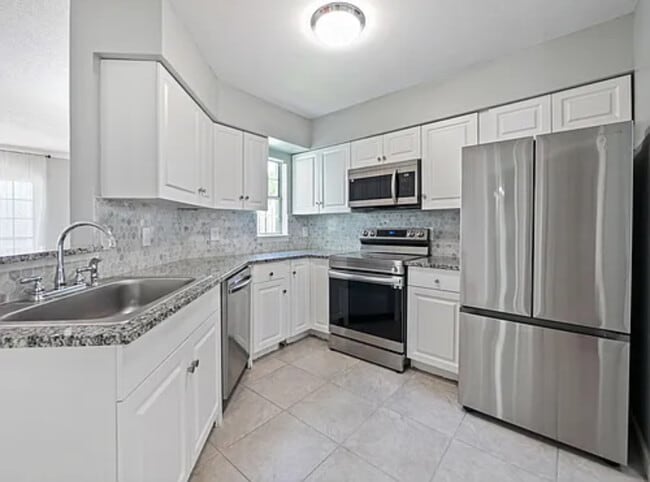 Foto del edificio - 750 Olympic Cir