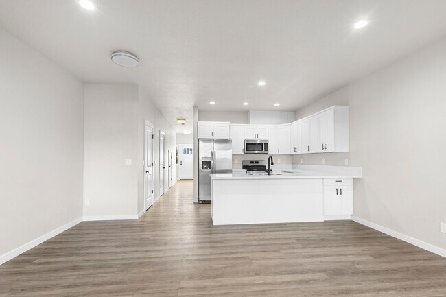 Foto del edificio - Brand New 3 Bedroom 2.5 bath Triplexes