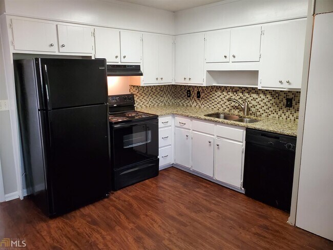 Foto del edificio - 886 Martin Heights Dr