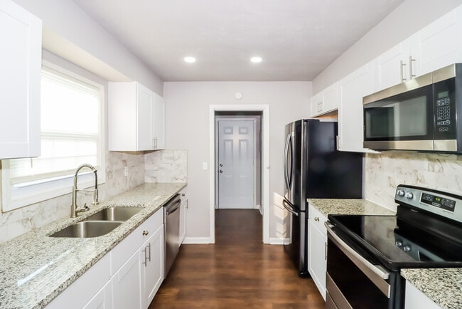 Building Photo - Fantastic 3bd/2ba home! Let yourself in!
