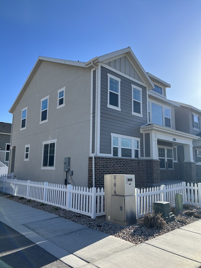 Building Photo - 3707 W Drexler Dr