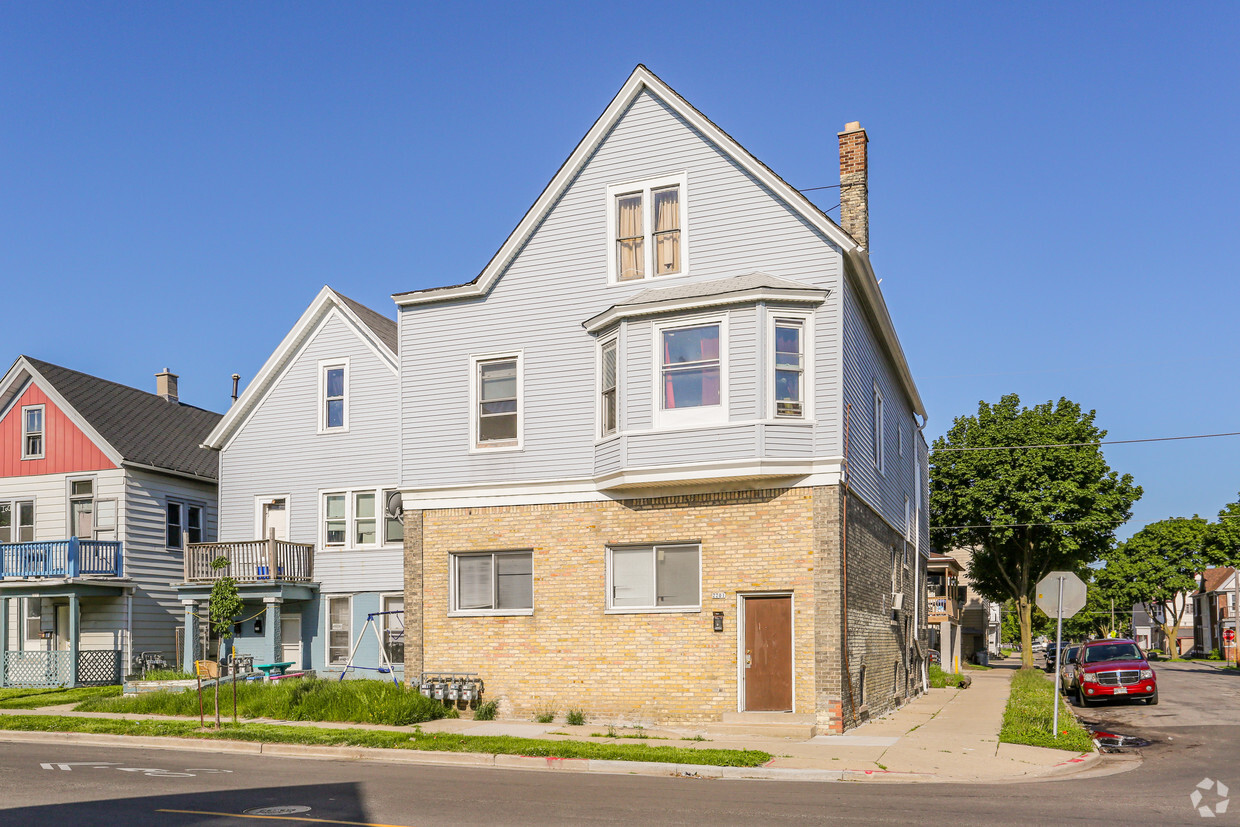 Primary Photo - 2201 S 16th St