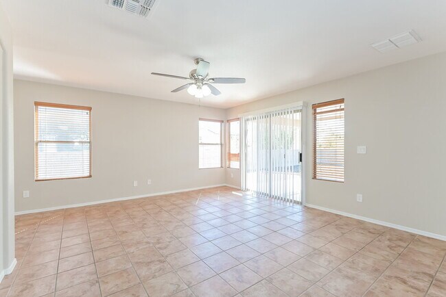 Foto del edificio - 3497 W Gower St