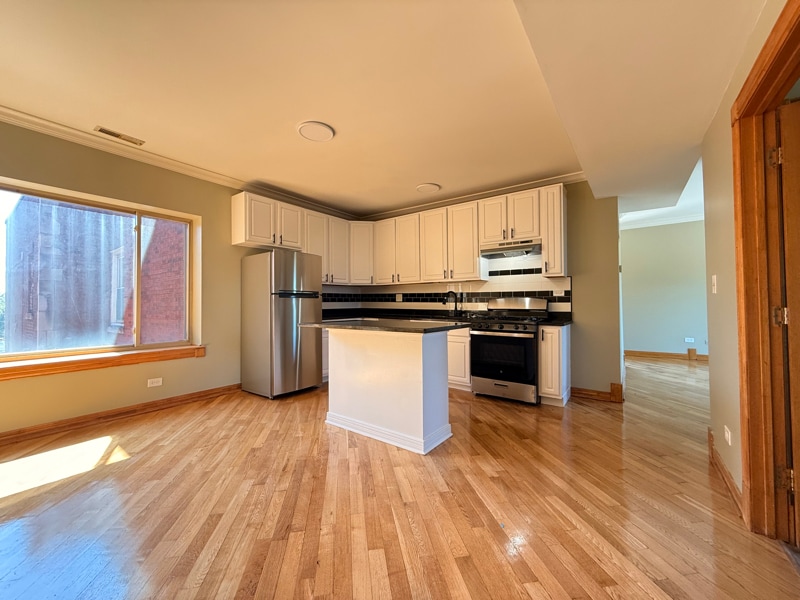 Photo - 1610 E 82nd St (Chicago, IL)