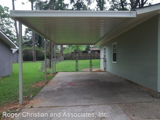 Building Photo - 3 br, 1 bath House - 2832 Holiday Lane