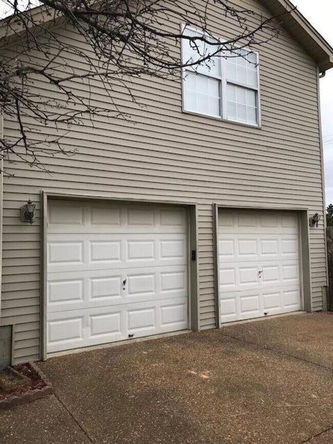 Foto del edificio - Spacious 3 Bed/2.5 Bath Home in Prime Mount Juliet Location