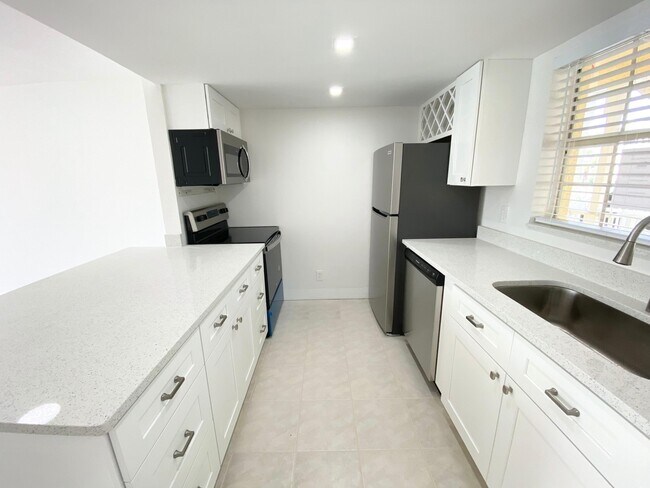 Building Photo - 6283 La Costa Dr