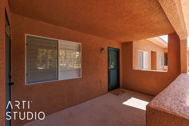 Building Photo - Beautiful 2-bedroom 2-bathroom condo by th...