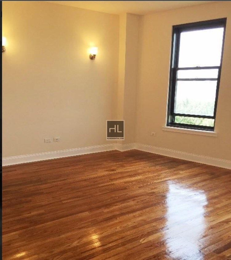 Foto principal - 202 Riverside Dr