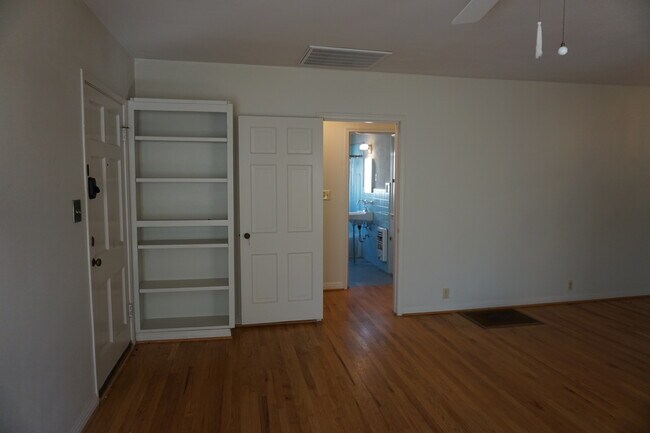 Building Photo - 1681 Woodrow Ave