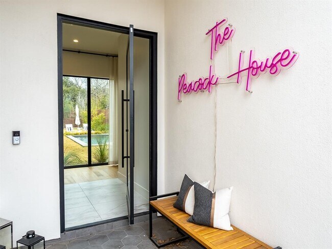 Foto del edificio - 805 W Live Oak St