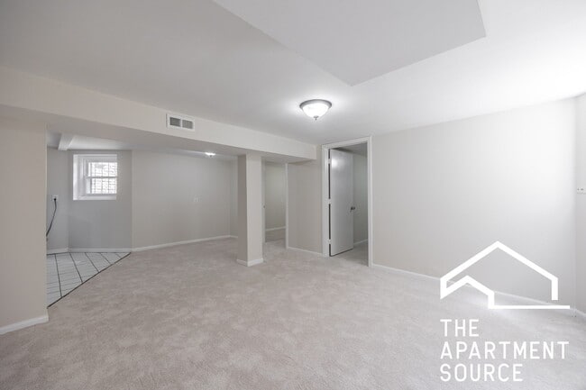 Building Photo - 2110 N Avers Ave
