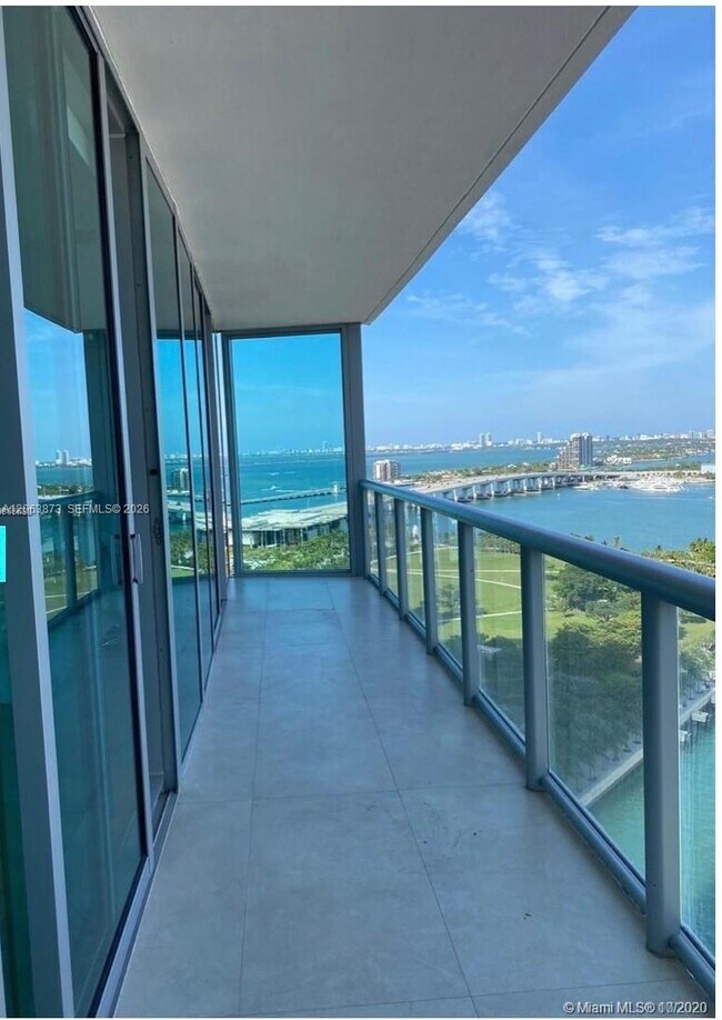 Foto del edificio - 888 Biscayne Blvd