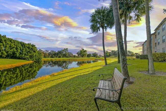 Foto del edificio - 2040 Greenview Shores Blvd
