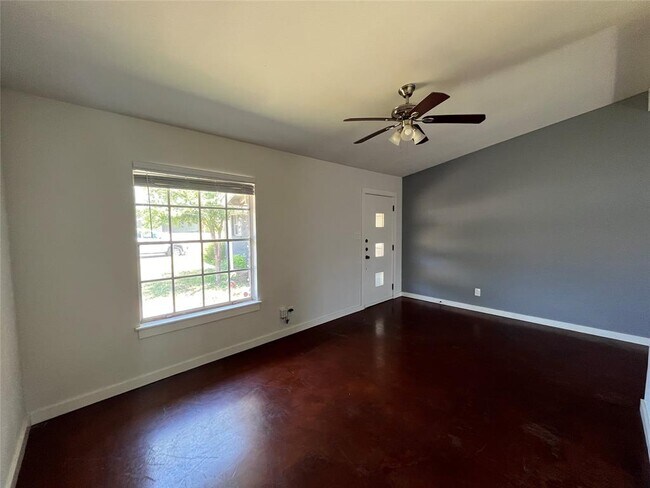 Foto del edificio - 1808 Blue Crest Dr