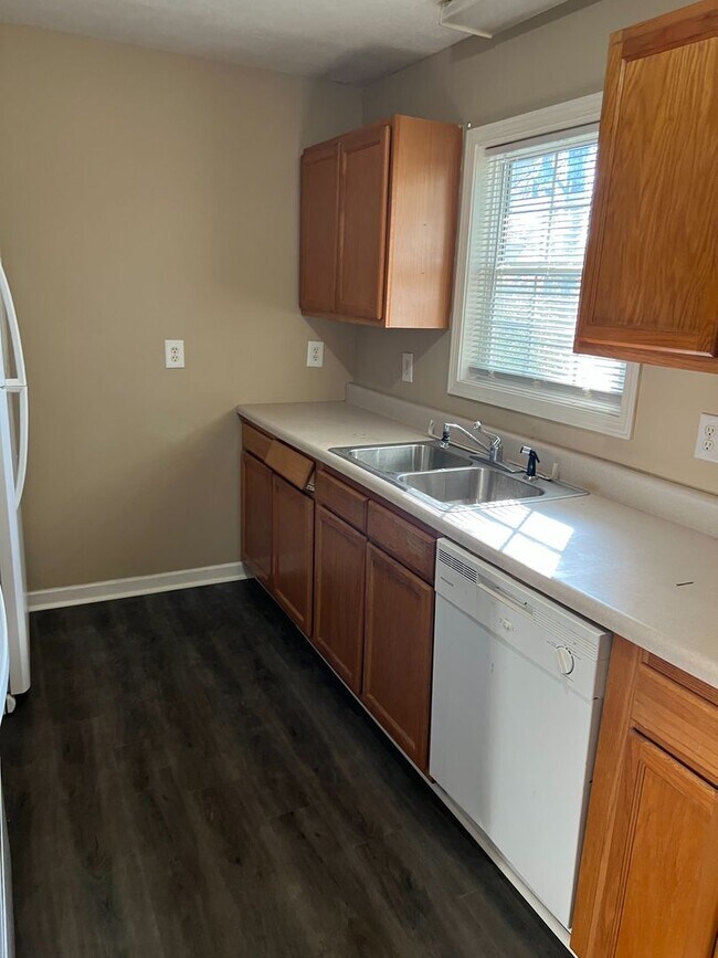 Building Photo - Jacksboro 37757 - 1 bed 1 bath villa - cal...