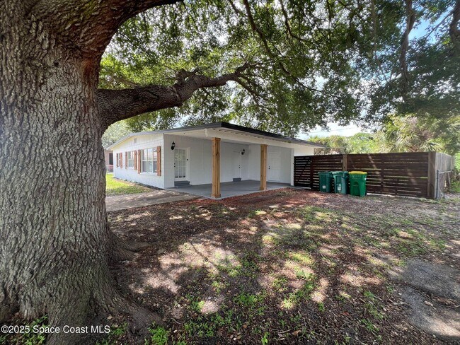 Building Photo - 1221 Cypress Ln