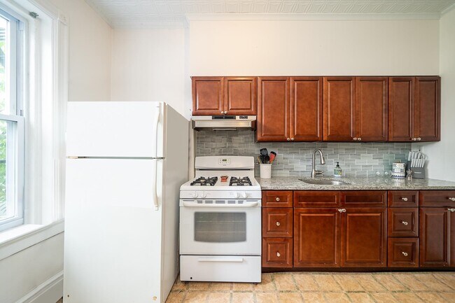 Building Photo - 508 Hudson Ave