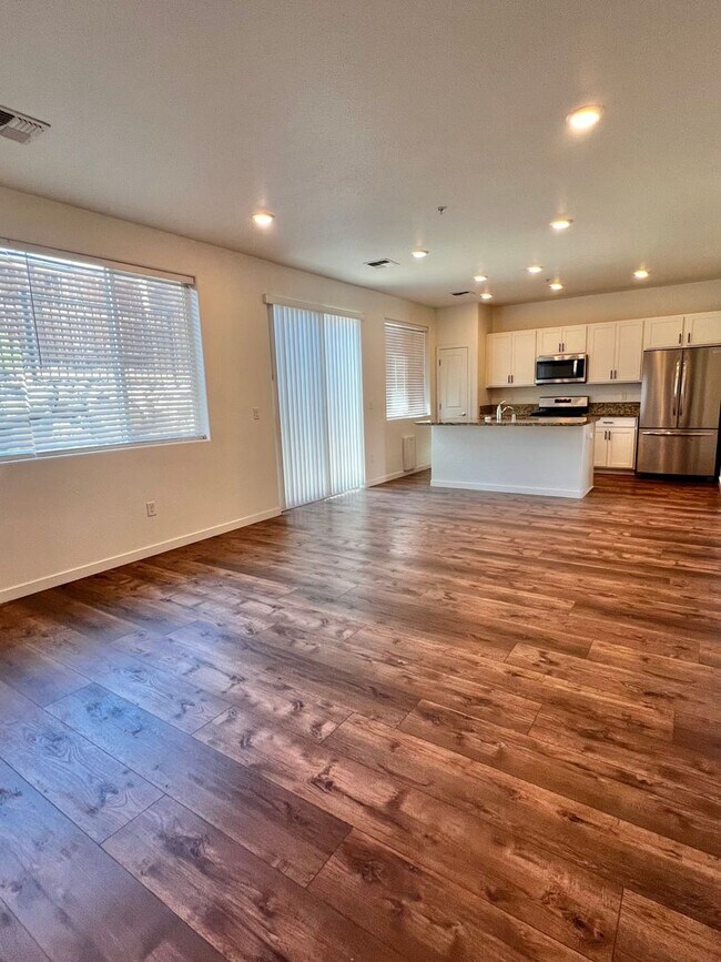 Foto del edificio - 4706 Black Falcon Way - Stunning Sun Valle...