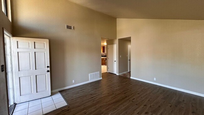 Foto del edificio - 738 Evergreen Way