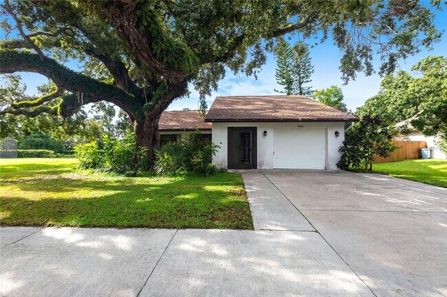 Foto del edificio - 5846 Deer Hollow Ln E