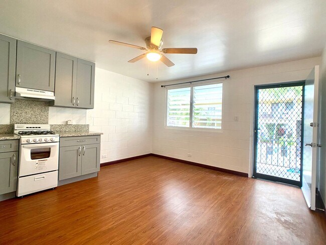 Building Photo - 1555 Pensacola St
