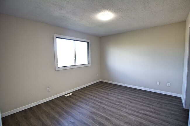 Building Photo - 4201-4246 46 St