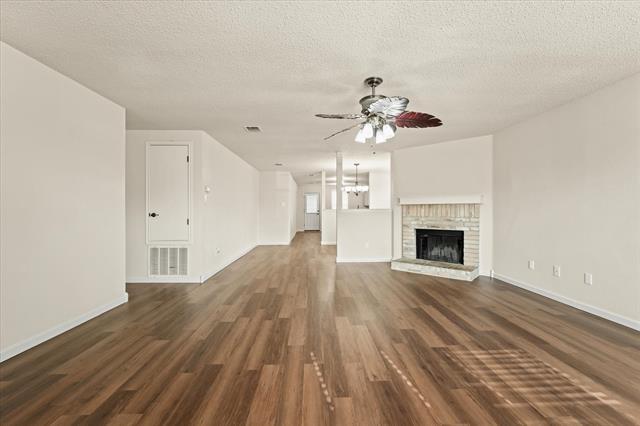 Building Photo - 2621 S Wavecrest Ct