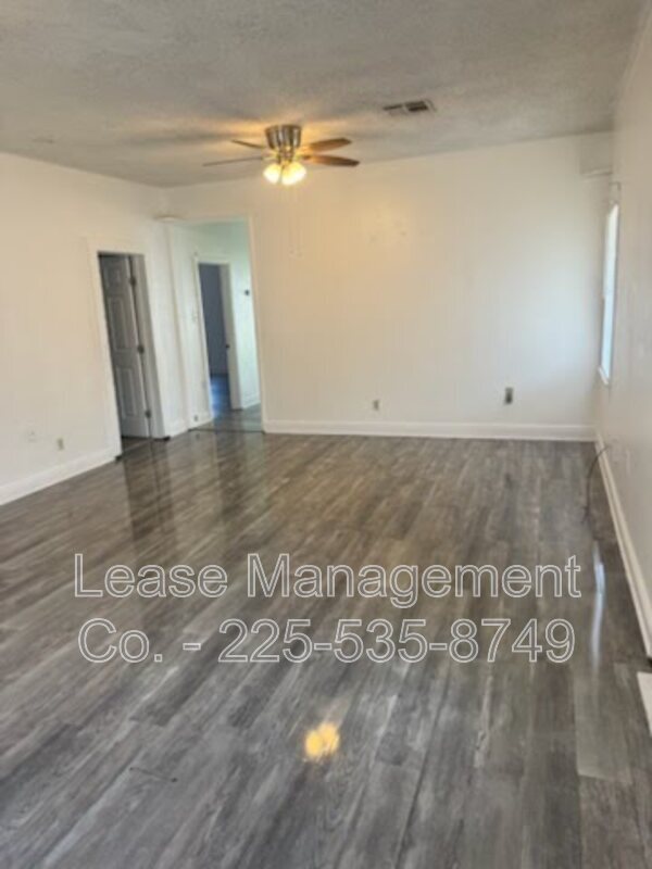 Foto del edificio - 121 W B St