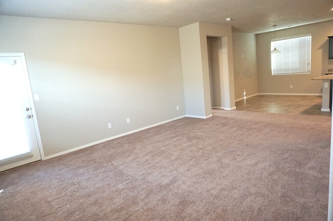 Building Photo - Wonderful 3 bedroom in Rio Rancho. Don't m...