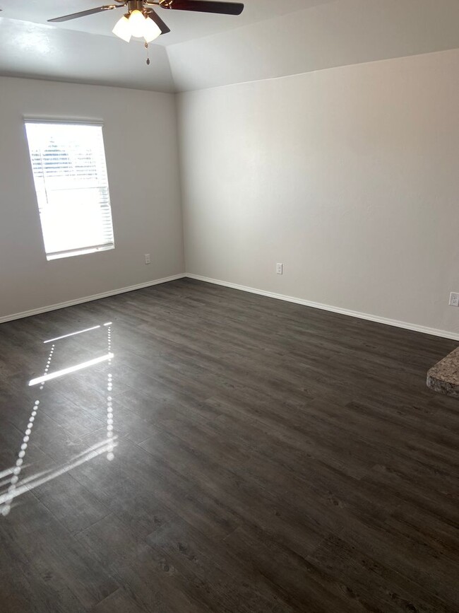 Building Photo - *Pre-leasing* Three Bedroom | Two Bathroom...