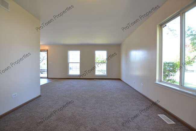 Building Photo - 2608 River Bend Ln